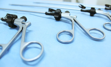 腹腔鏡手術に使用する器具 鉗子画像