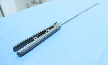 腹腔鏡手術に使用する器具持針器画像